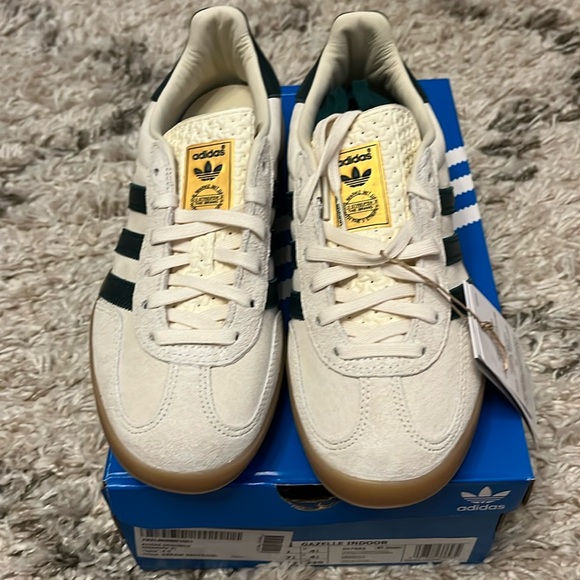 Adidas Gazelle Indoor sneakers. Unisex. Size 6. Cream. White. New. - Picture 2 of 8